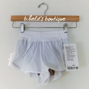 lululemon Hotty Hot Low-Rise Lined Short 2.5" in White Size 0 Brand New NWT